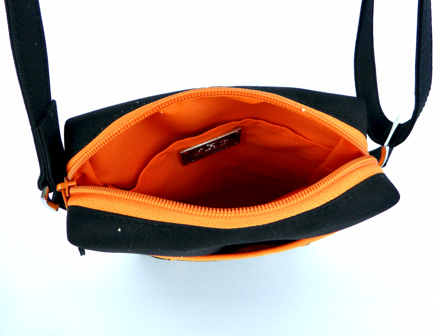 Cross-Body Tasche "Diane" in Schwarz mit Akzenten und Innenfutter in orange und Trageriemen in schwarz
