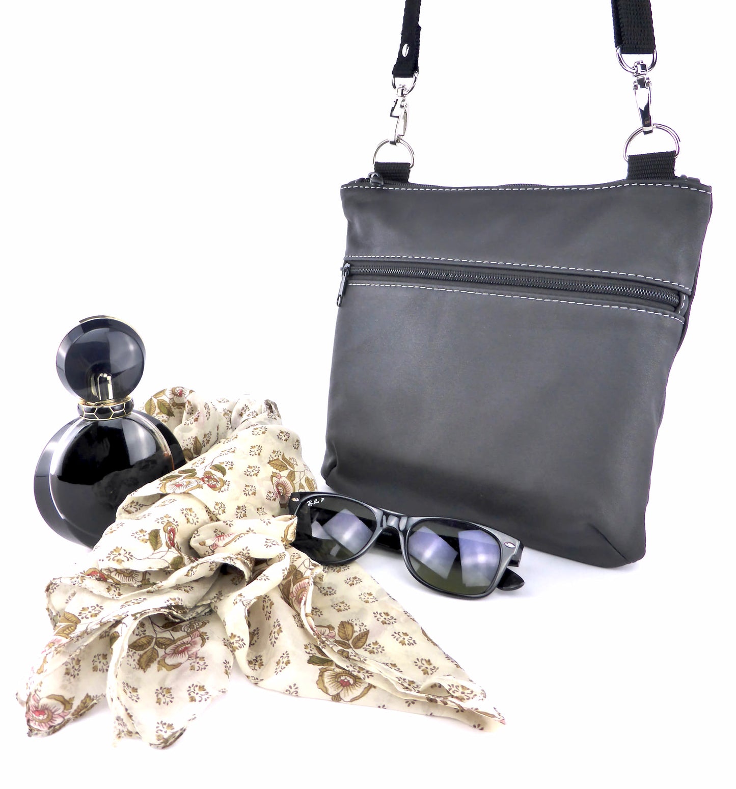 Cross-body Tasche aus Echtleder in schwarz mit Aussenfach und Trageriemen in schwarz
