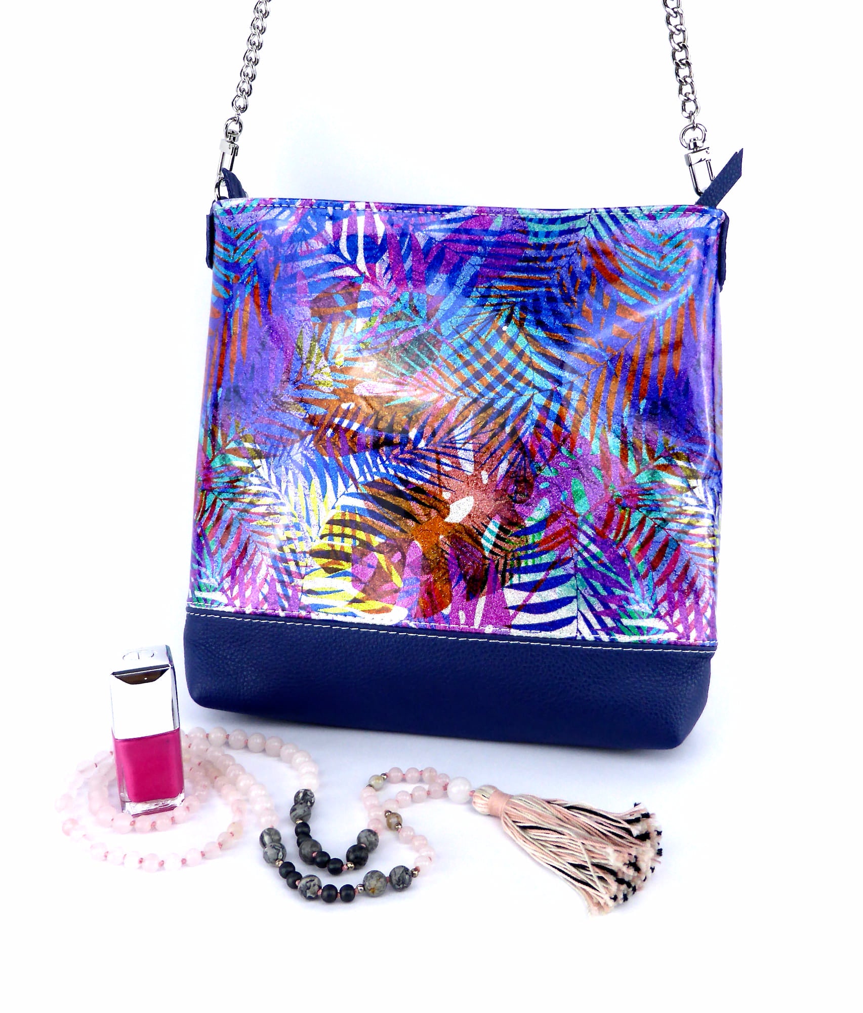 Cross-body Tasche "Regenbogen" in Regenbogen-Farben schillernd mit Tragekette in silberfarben
