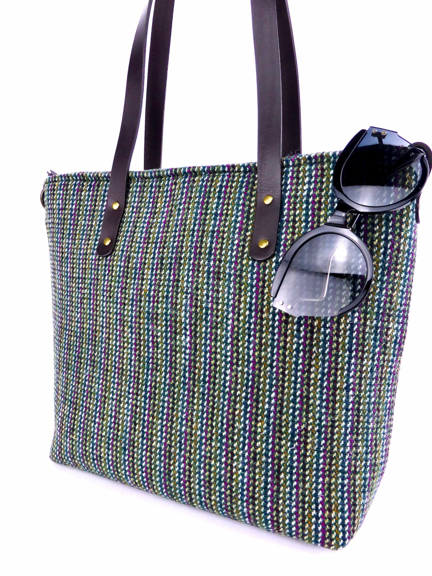 Harris-Tweed Shopper Tasche kariert in gruen und braun Toenen mit Schulterriemen aus Leder in braun und Reissverschluss