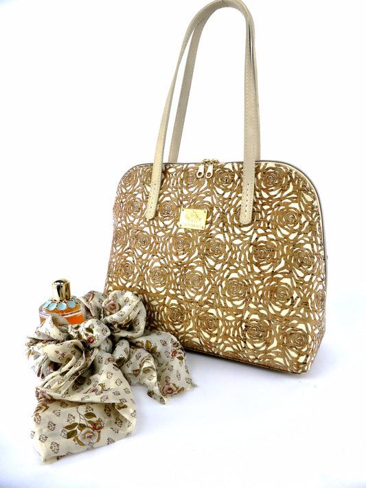 Bowler Bag HandTasche aus Kork mit Blumenmuster und Trageriemen in beige