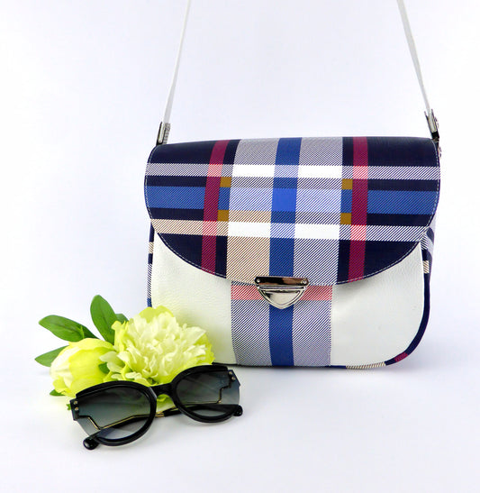 Cross-body Tasche "Pippa" weiss und mit Muster in blau und rot