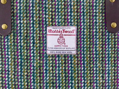 Harris-Tweed Label und Farben des Musters und Schulterriemen aus Leder in braun