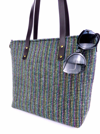Harris-Tweed Shopper Tasche kariert in gruen und braun Toenen mit Schulterriemen aus Leder in braun und Reissverschluss