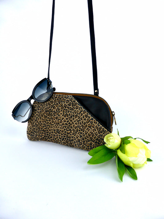 Schulter-Tasche-in-Leoparden-Optik-fuer-Geldboerse-und-Sonnenbrille