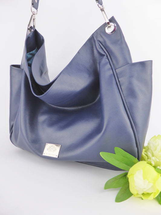 Schulter-Tasche Adriana in dunkelblau mit Schulterriemen in blau und gruen