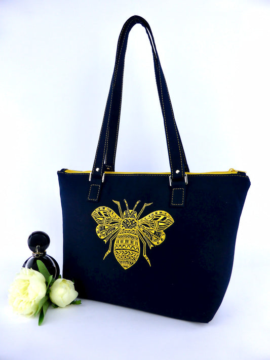Tote Bag Handtasche Schultertasche in blau mit einer grossen gestickten Biene in gelb